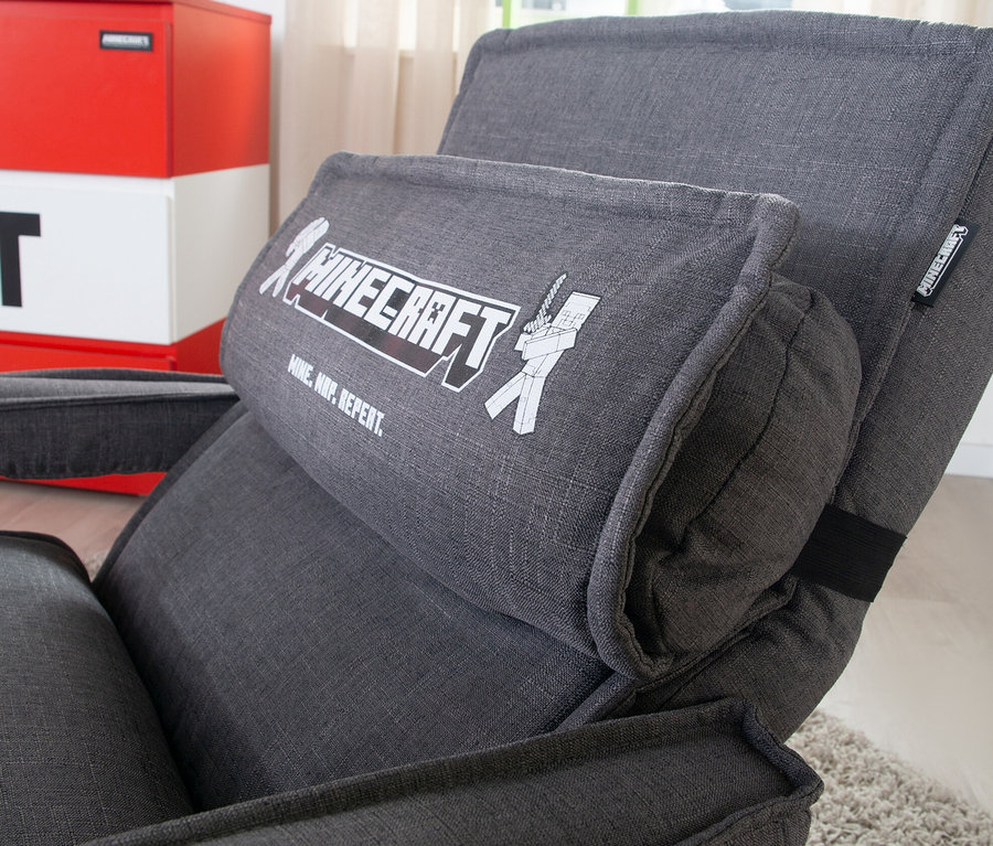 Detailaufnahme eines grauen roba Minecraft Loungesessels mit Beinen und Armlehne.