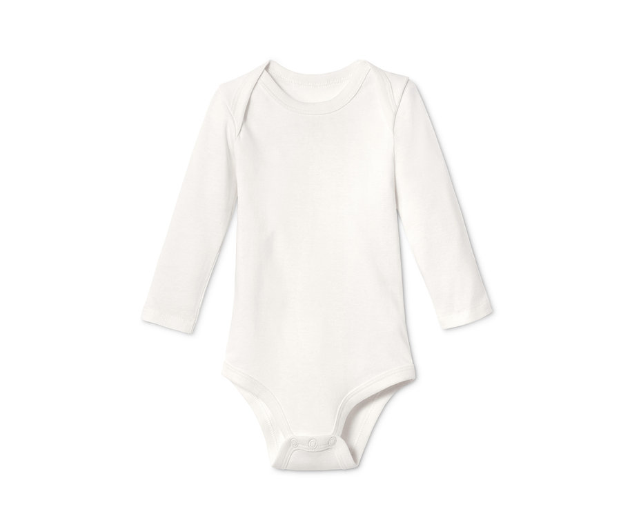 Weißer Langarmbody aus dem Baby-Starter-Set aus Bio-Baumwolle.