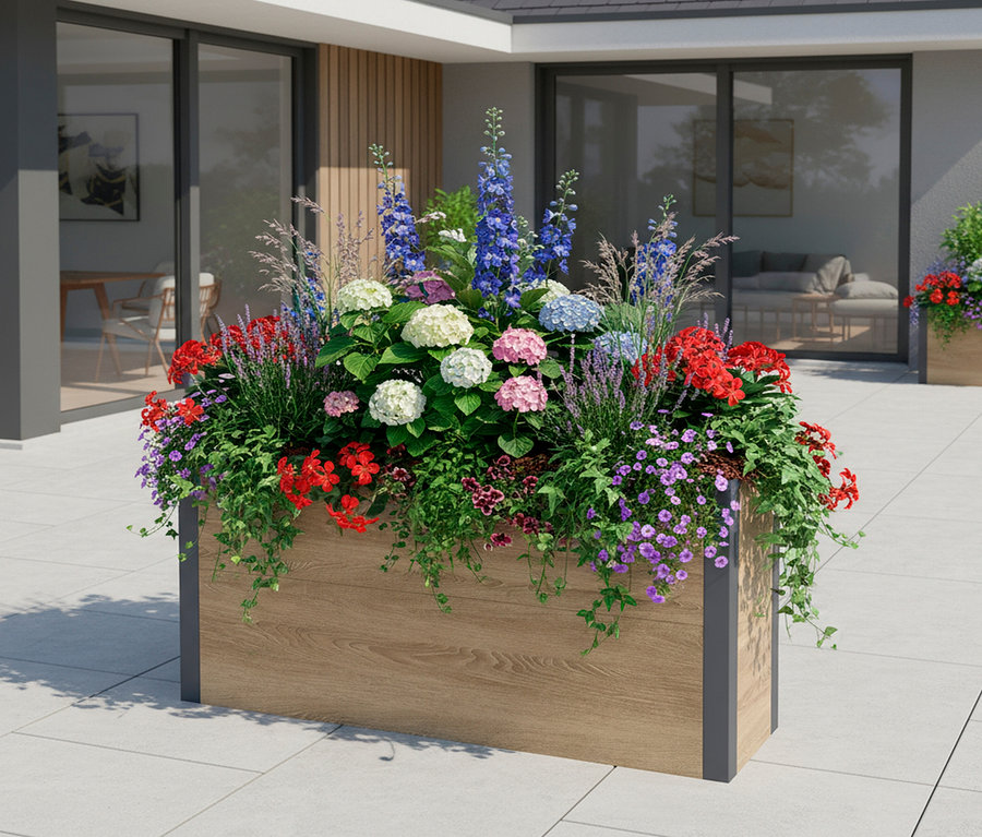 Blumenkasten in Holzoptik mit verschiedenen Blumen, Höhe ca. 52cm.