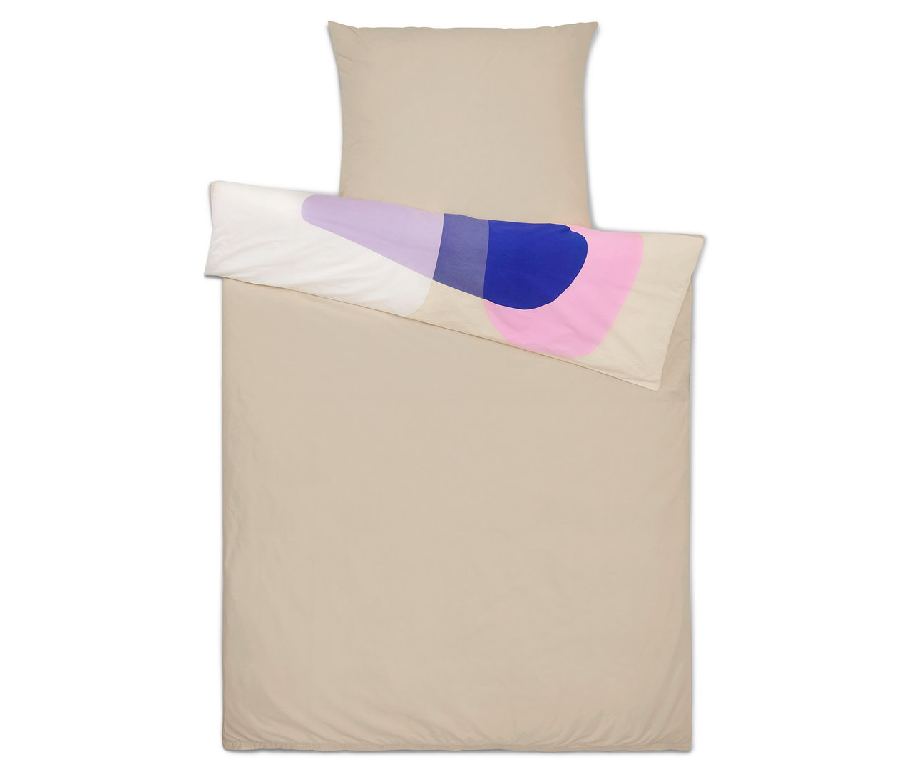 Beige Bettwäsche mit abstraktem Muster aus Lila, Blau, Rosa und Weiß.