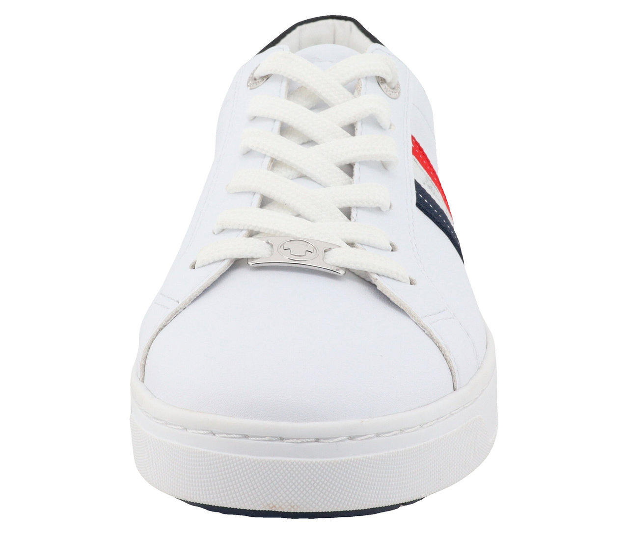 Nahaufnahme eines einzelnen weißen Sneakers mit roten und blauen Streifen an der Seite.