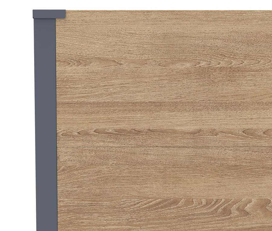 Detailansicht eines Pflanzkastens mit Holzoptik und Einlegeboden, Höhe ca. 52cm.