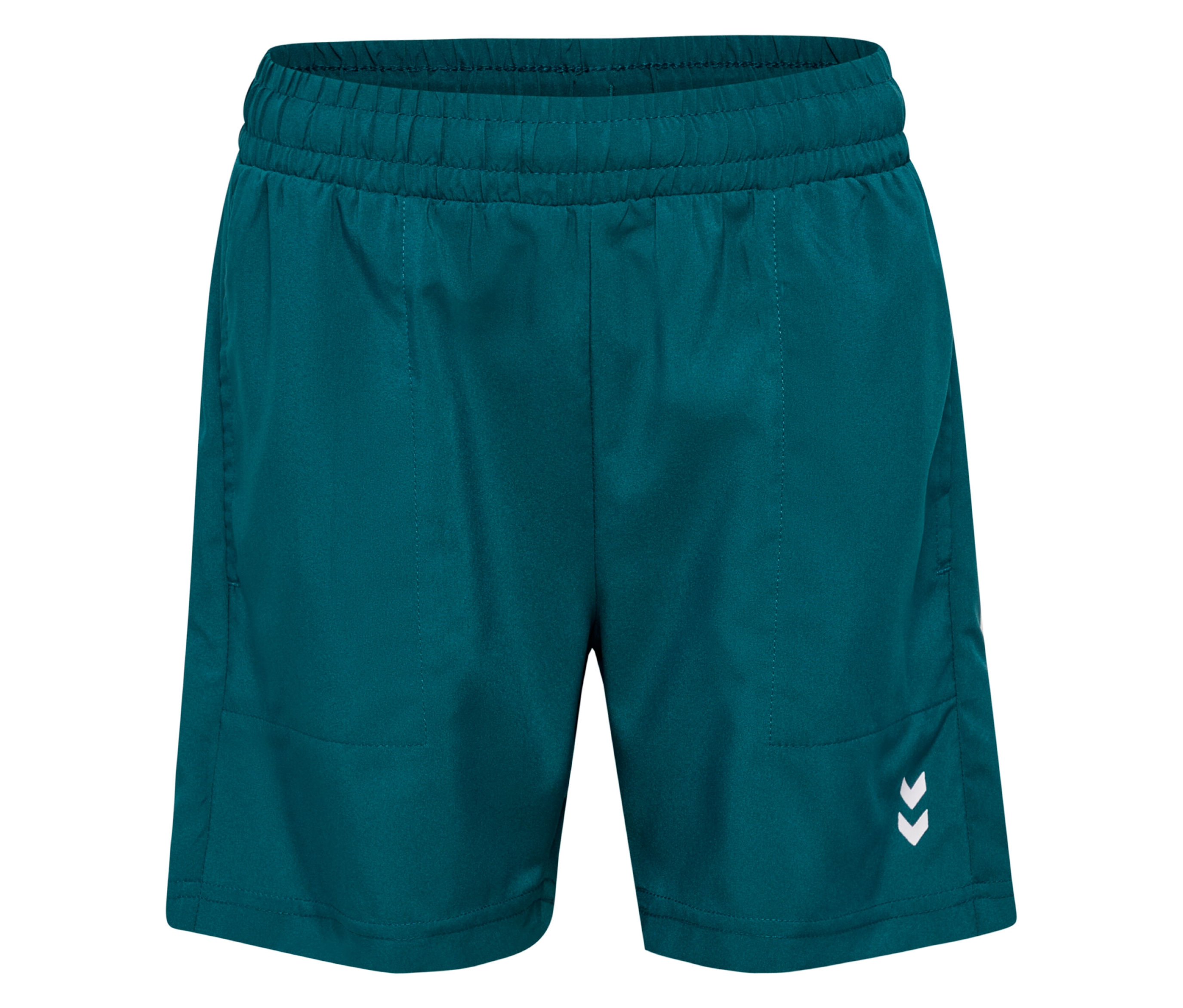 Nahaufnahme der HUMMEL HMLJR Pulse Workout Short, balsamgrün, mit weißem Winkel-Logo.
