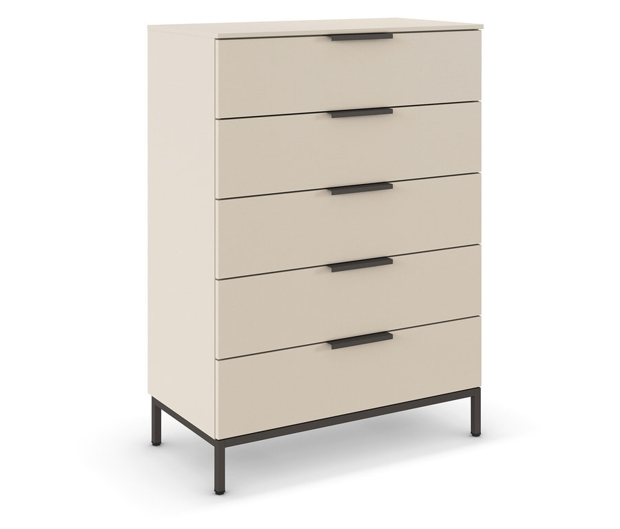 Beige Kommode mit fünf Schubladen und schwarzen Griffen auf schwarzem Metallfuß.