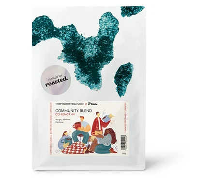 Eine Packung Hoppenworth & Ploch Community Blend Co-Roast #4 Kaffee mit Illustrationen von Menschen, Nougat-, Aprikosen- und Zartbitter-Aromen.