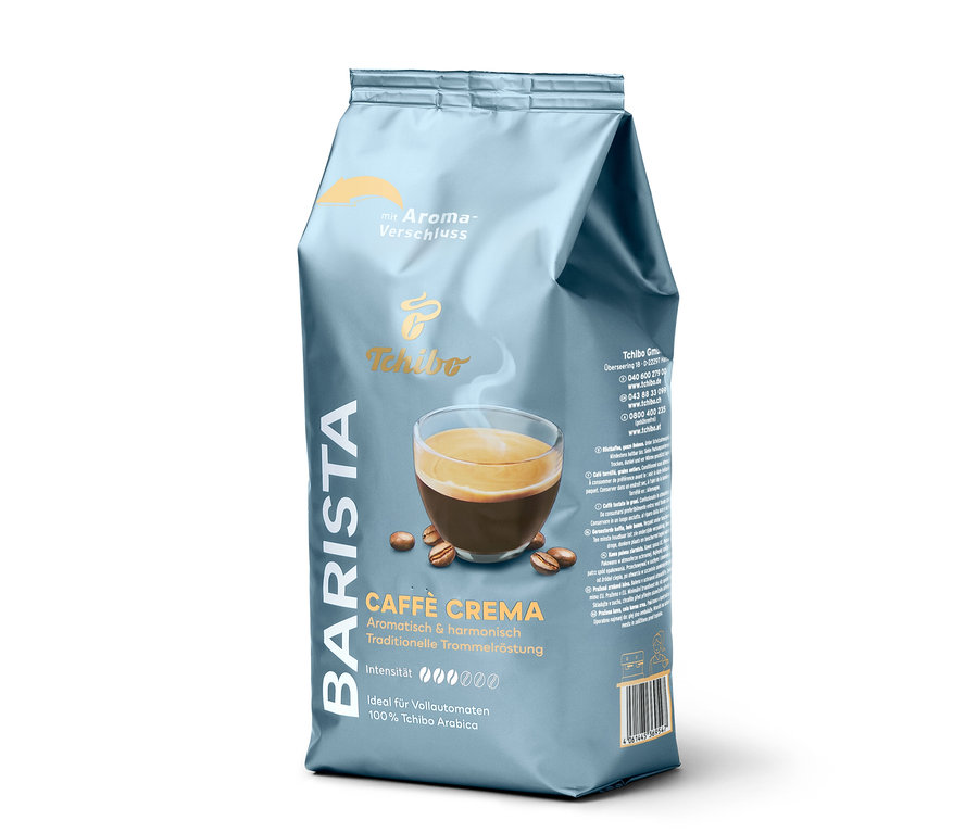 Eine Packung Tchibo Barista Caffè Crema Kaffee mit einer Tasse Kaffee und Kaffeebohnen.
