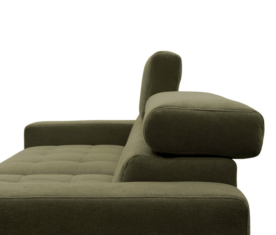 Seitenansicht eines olivgrünen Sofas mit Stoffbezug, sichtbaren Nähten, einem Armteil und einer verstellbaren Rückenlehne.