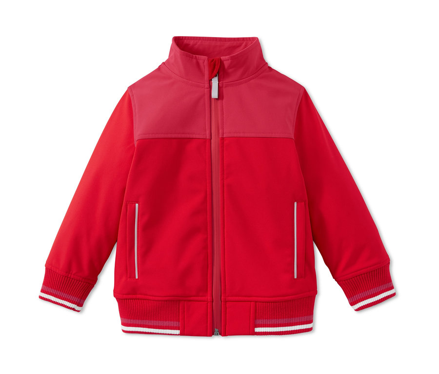 Rote Softshelljacke.