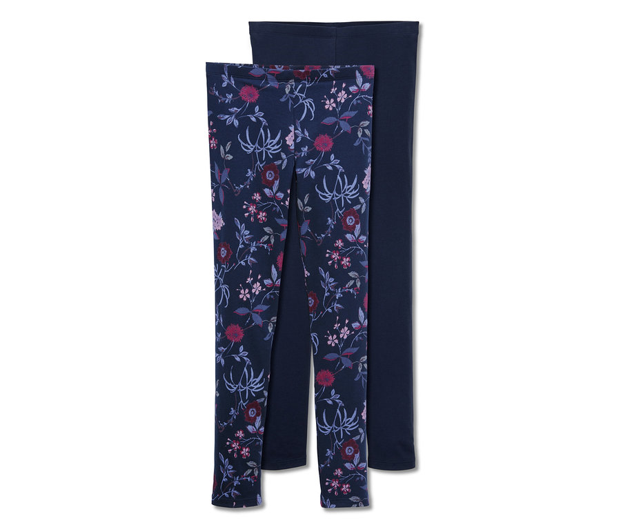 Zwei Leggings: eine dunkelblaue mit Blumenmuster, die andere dunkelblau.