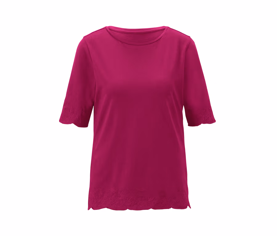 Ein Halbarmshirt mit Stickerei.