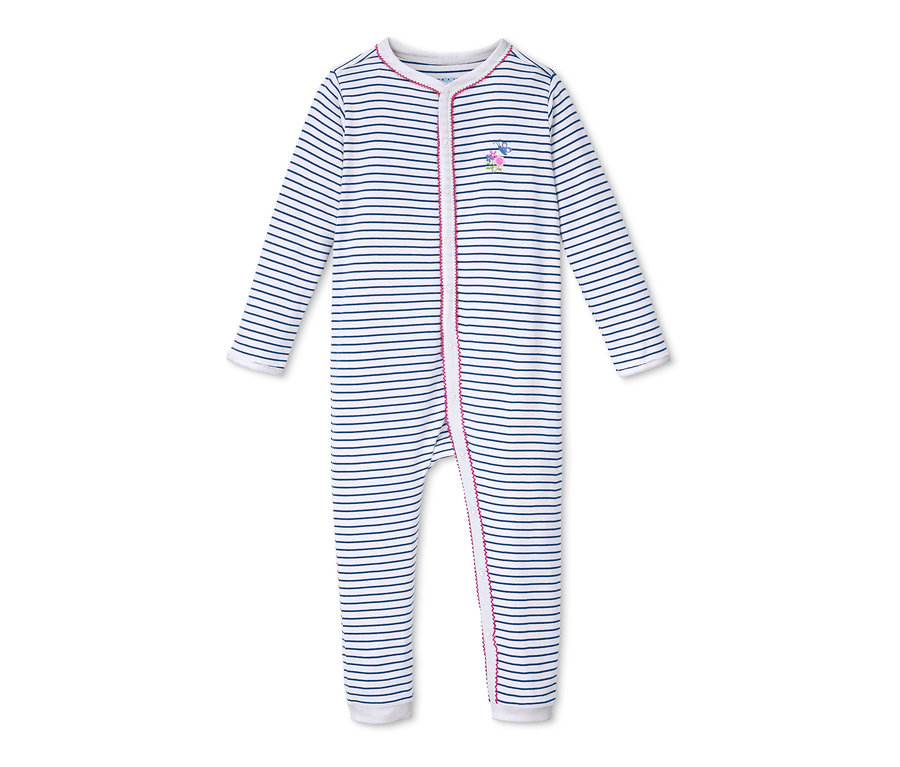 Ein blau-weiß gestreifter Schlafanzug mit durchgehendem Reißverschluss.