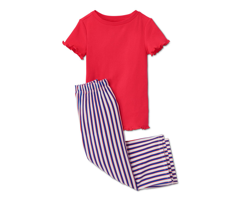 Mädchen-Pyjama: rotes Kurzarm-Oberteil und gestreifte Hose.