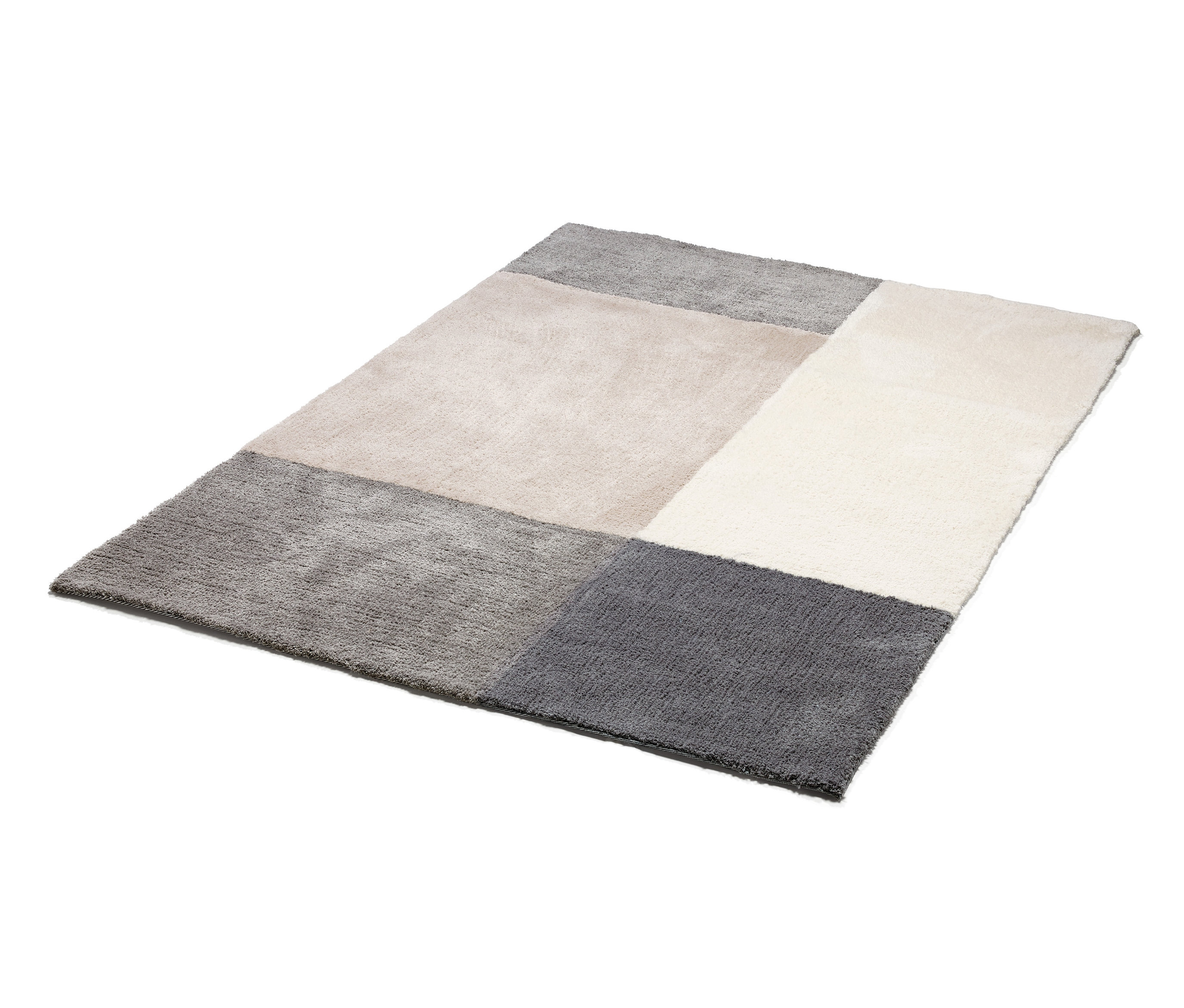 Ein Hochflorteppich in Grau- und Beigetönen.