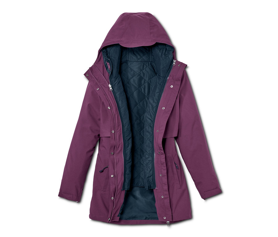 Offener, lila 3-in-1-Funktions-Outdoormantel mit Kapuze und dunkelblauem Innenfutter.