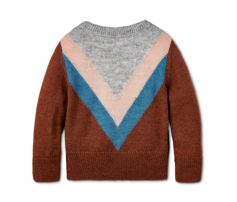 Ein brauner Strickpullover im Colorblocking-Design.