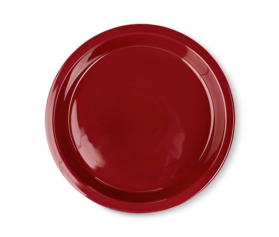 Eine rote Tarteform auf weißem Hintergrund.