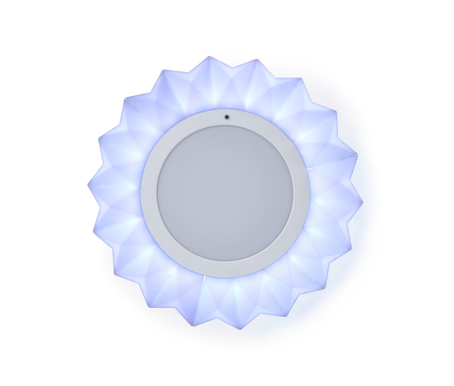 Eine LED-Wand-und-Deckenleuchte auf einem weißen Hintergrund.