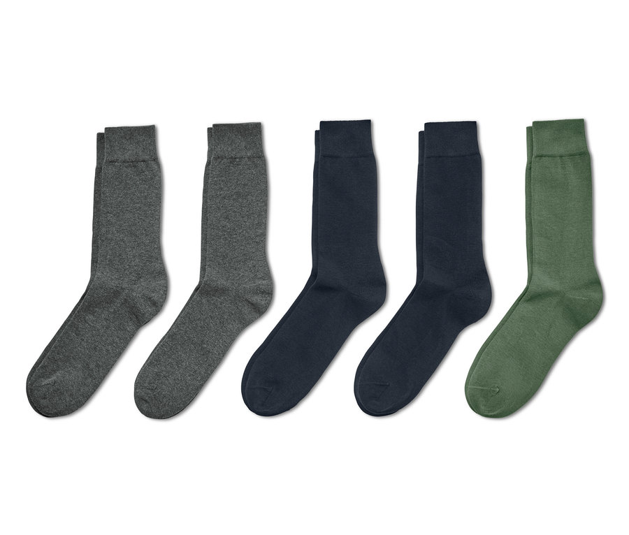 Fünf Paar Socken in Grau, Dunkelblau und Olivgrün.