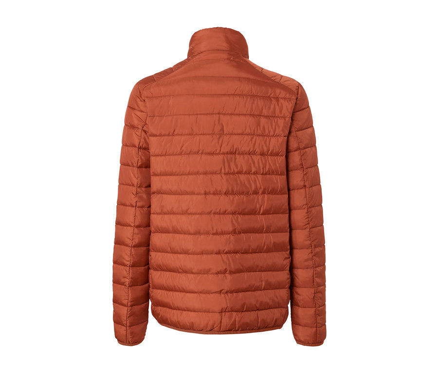 Detailansicht der Rückseite einer Steppjacke.