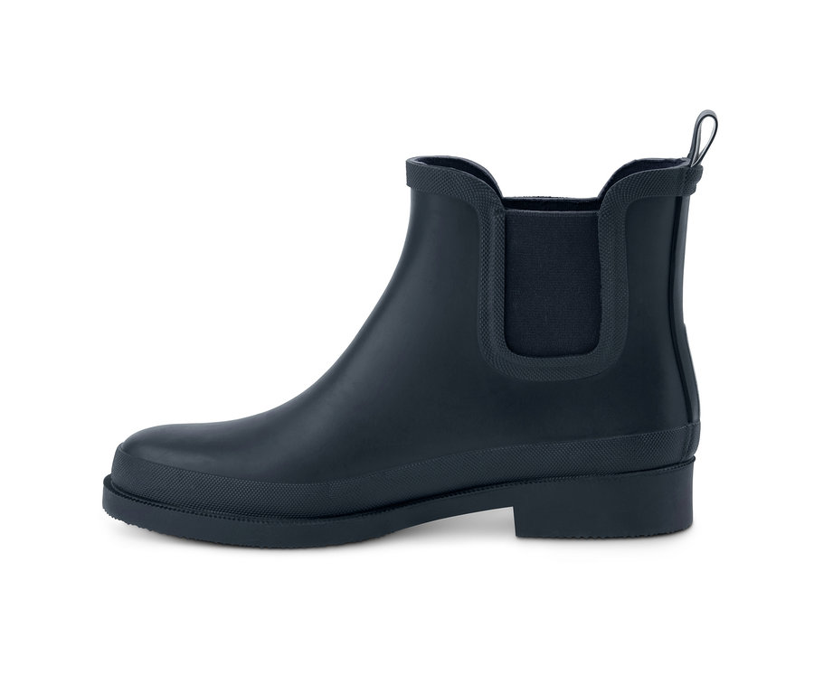 Ein dunkelblauer Gummistiefelette.