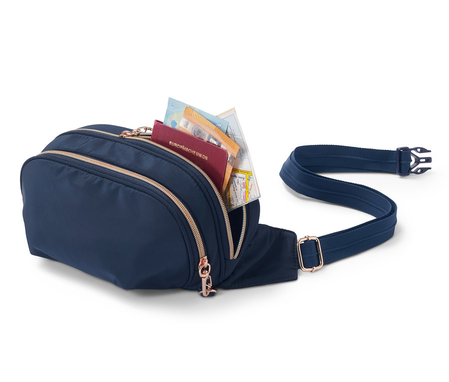 Eine marineblaue Sicherheits-Bauchtasche mit Reisepass, Banknoten und einer Karte.