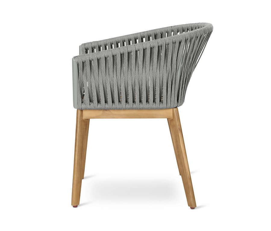 Seitenansicht eines Dining-Sessels mit Textilgeflecht und Holzbeinen.