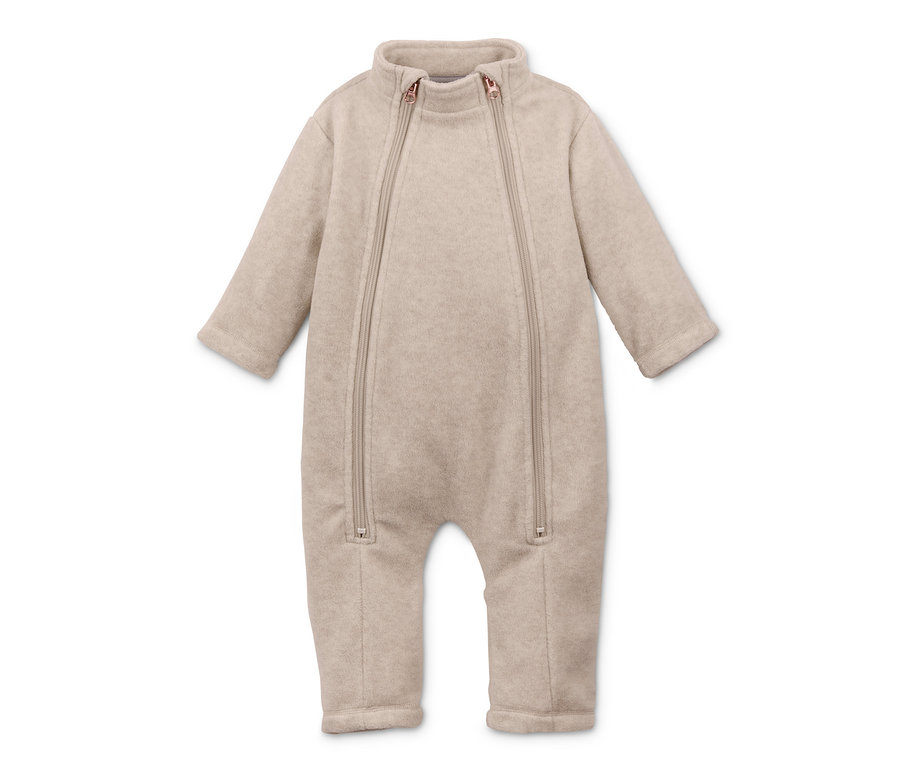 Beiger Microfleece-Einteiler aus recyceltem Material mit langen Ärmeln und Reissverschlüssen.
