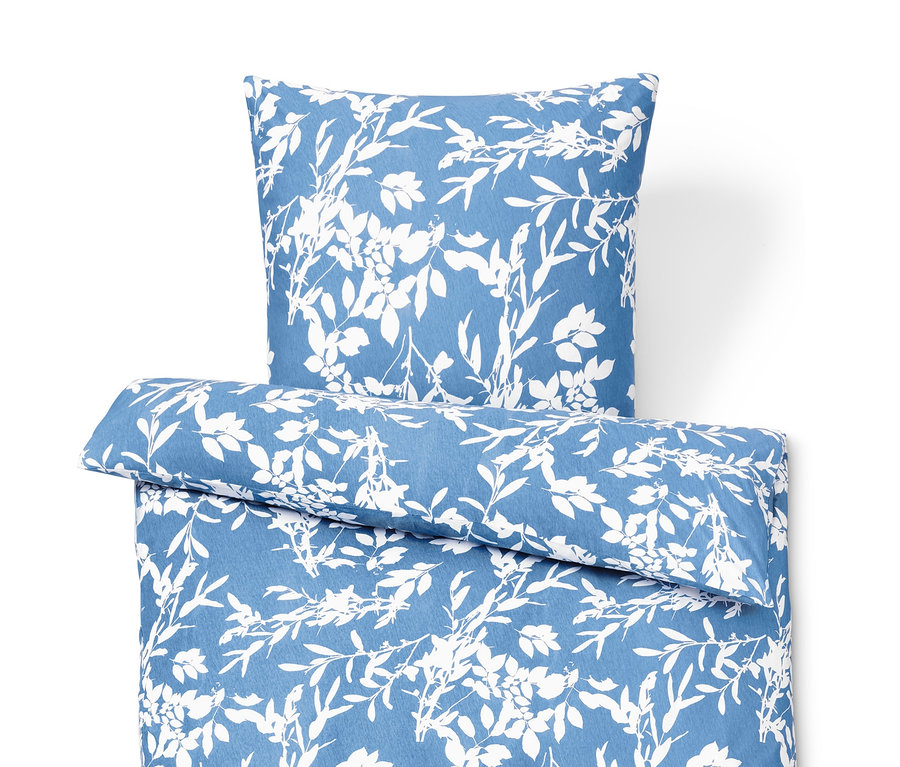 Hellblaue Jersey-Bettwäsche mit weißem Blatt- und Blumenmuster, Normalgröße.