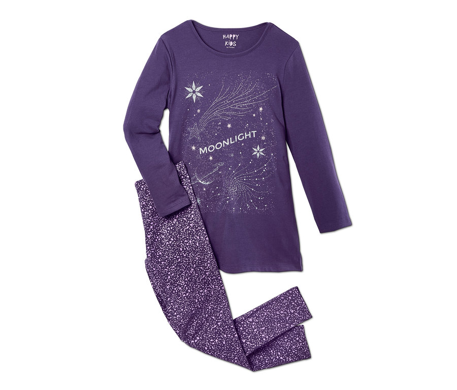 Lila Pyjama mit Sternen, "Moonlight" Schriftzug und gemusterter Hose.