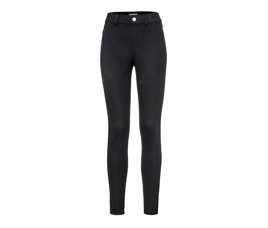 Schwarze Jeggings auf weißem Hintergrund.