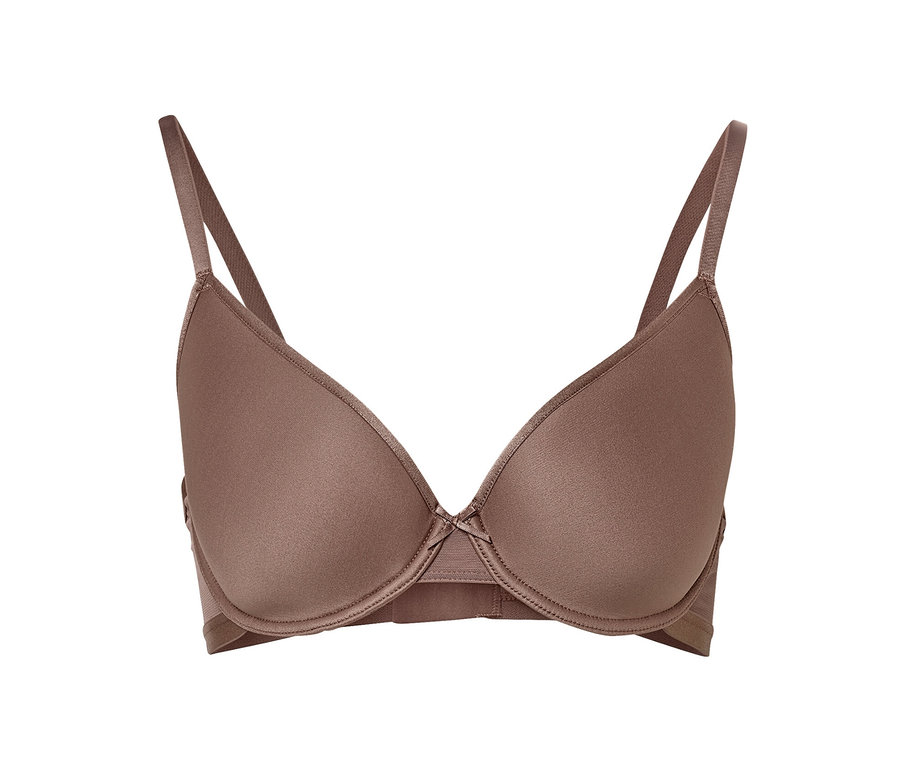 Ein hautfarbener Spacer-BH auf weißem Hintergrund.