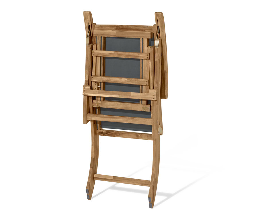 Zusammengeklappter Deckchair »Lenja« mit ausziehbarer Fußlehne.