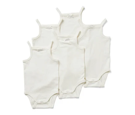 Fünf weiße Baby-Bodys mit Schleifen.