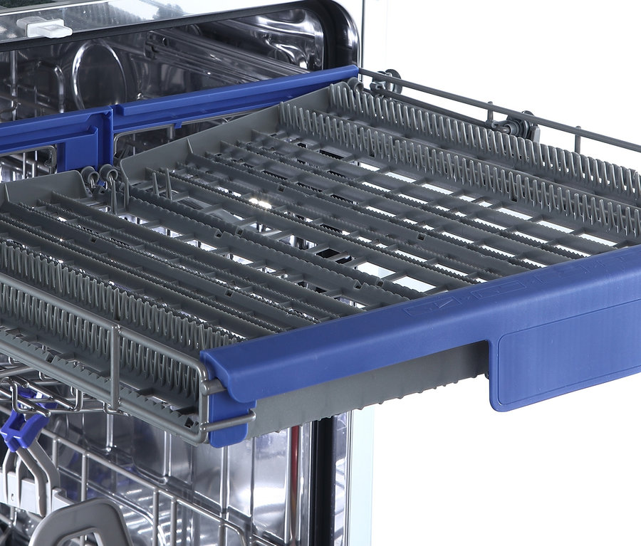 Innenraum eines Geschirrspülers mit ausziehbarem Oberkorb. Zu sehen ist der Respekta teilintegrierbarer-Geschirrspüler »GSP60IBATIDM«.
