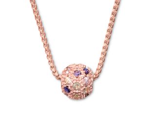 Nahaufnahme einer 925 Silber Kette Multicolor mit rundem Anhänger.