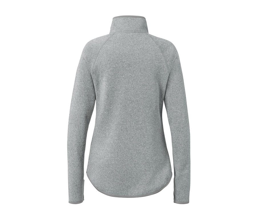 Hellgraue Strickfleece-Jacke von hinten.
