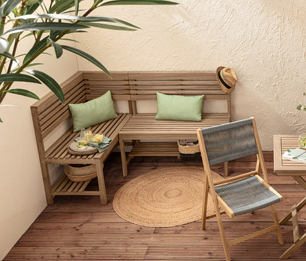 Sitzecke mit Klapptisch »Lenja«, Klappstuhl-Set »Lenja«, 2 Outdoor-Kissen und 2 Pflanzsäulen »Tinus«.