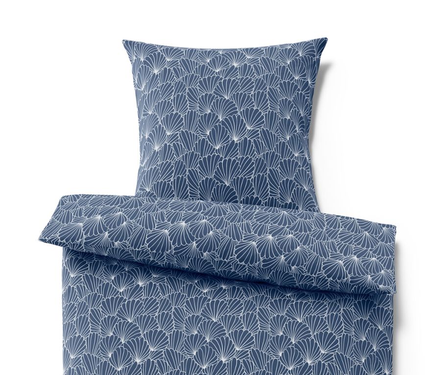 Blaue Microfaser-Bettwäsche mit Muschelmuster.