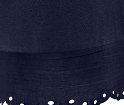 Detail einer Stickerei auf Culotte.