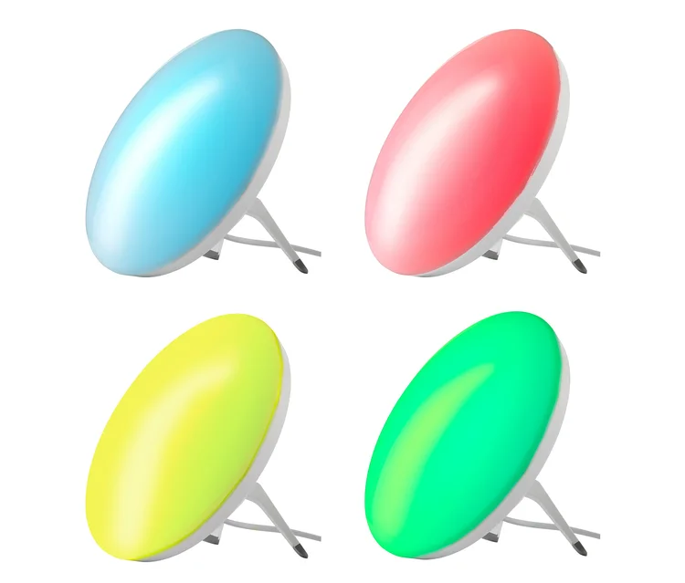Vier Tageslichtlampen in verschiedenen Farben.