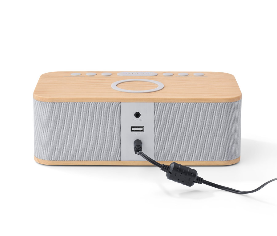 Detailansicht eines Weckers mit kabellosem Laden und Bluetooth® mit Stromkabel.
