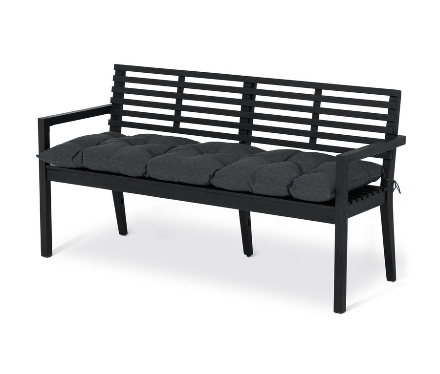 Eine schwarze Gartenbank mit Armlehne und einem grauen Kissen.