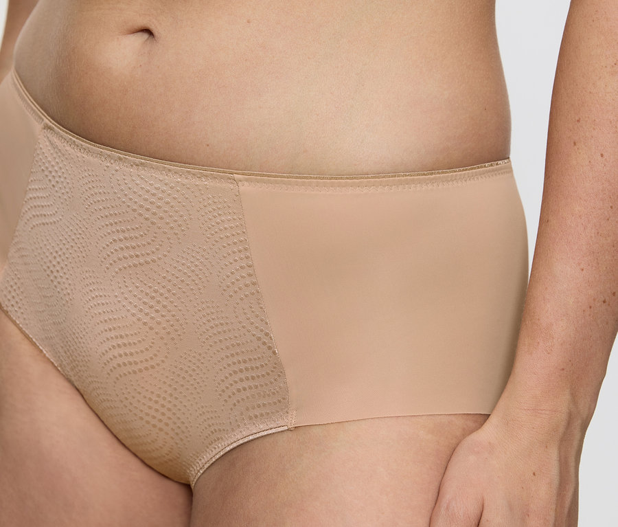 Nahaufnahme der Triumph Essential »Minimizer Hipster X«, Skin.