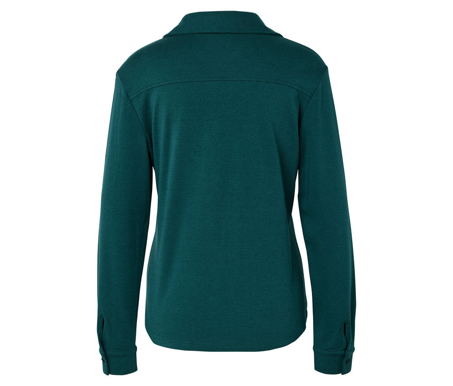 Rückansicht eines grünen Langarmhemdes.