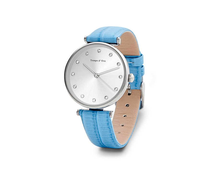 Nahaufnahme einer Armbanduhr mit Lederband und Kristallen.