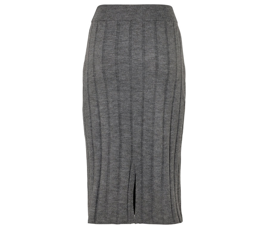 Ein grauer Strickrock mit einem Schlitz in der Mitte.