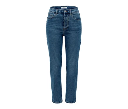 Blaue Mom-Jeans.