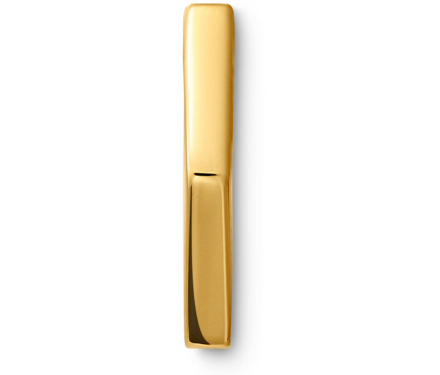 Detail einer goldenen Krawattenklammer auf weißem Hintergrund.
