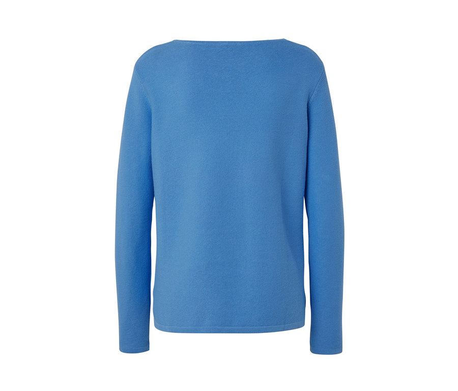 Hellblauer Strickpullover.