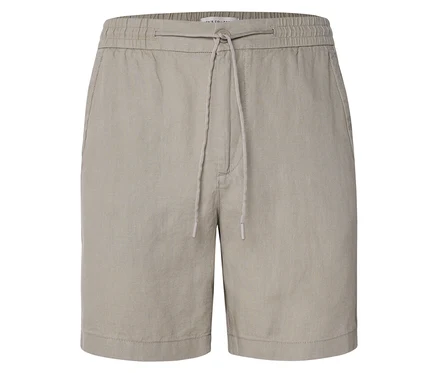 Nahaufnahme einer beigen Shorts mit Kordelzug.